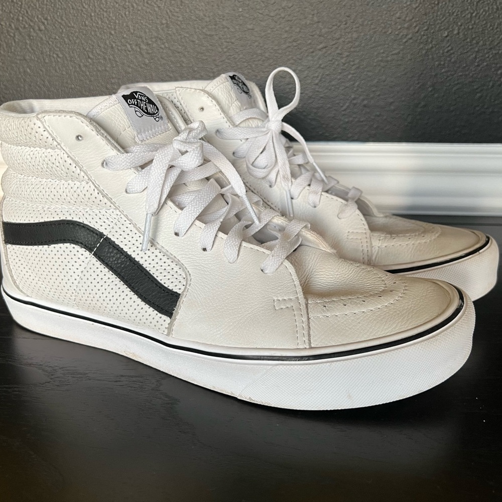 Vans ultra cush! Comfy. wore twice.